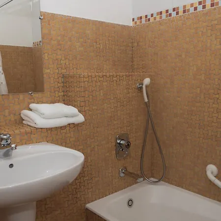 Cit'hotel Aero-hotel מלון לה בלאן מניל