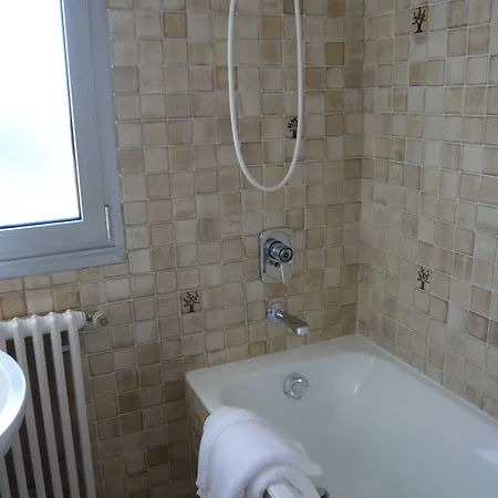 Cit'hotel Aero-hotel 2* לה בלאן מניל